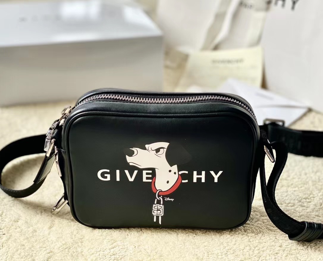 Gienvchy_Waist_Bag-16x11